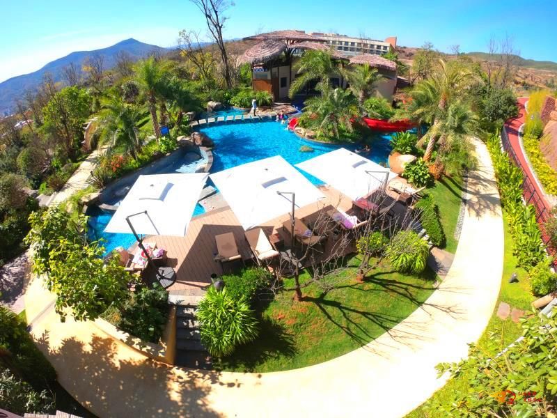 边泡温泉边潜水,边泡温泉边享用