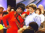 直播“陷害”MJ、吻性侵大佬，巨富电视女王采访梅根有诈？