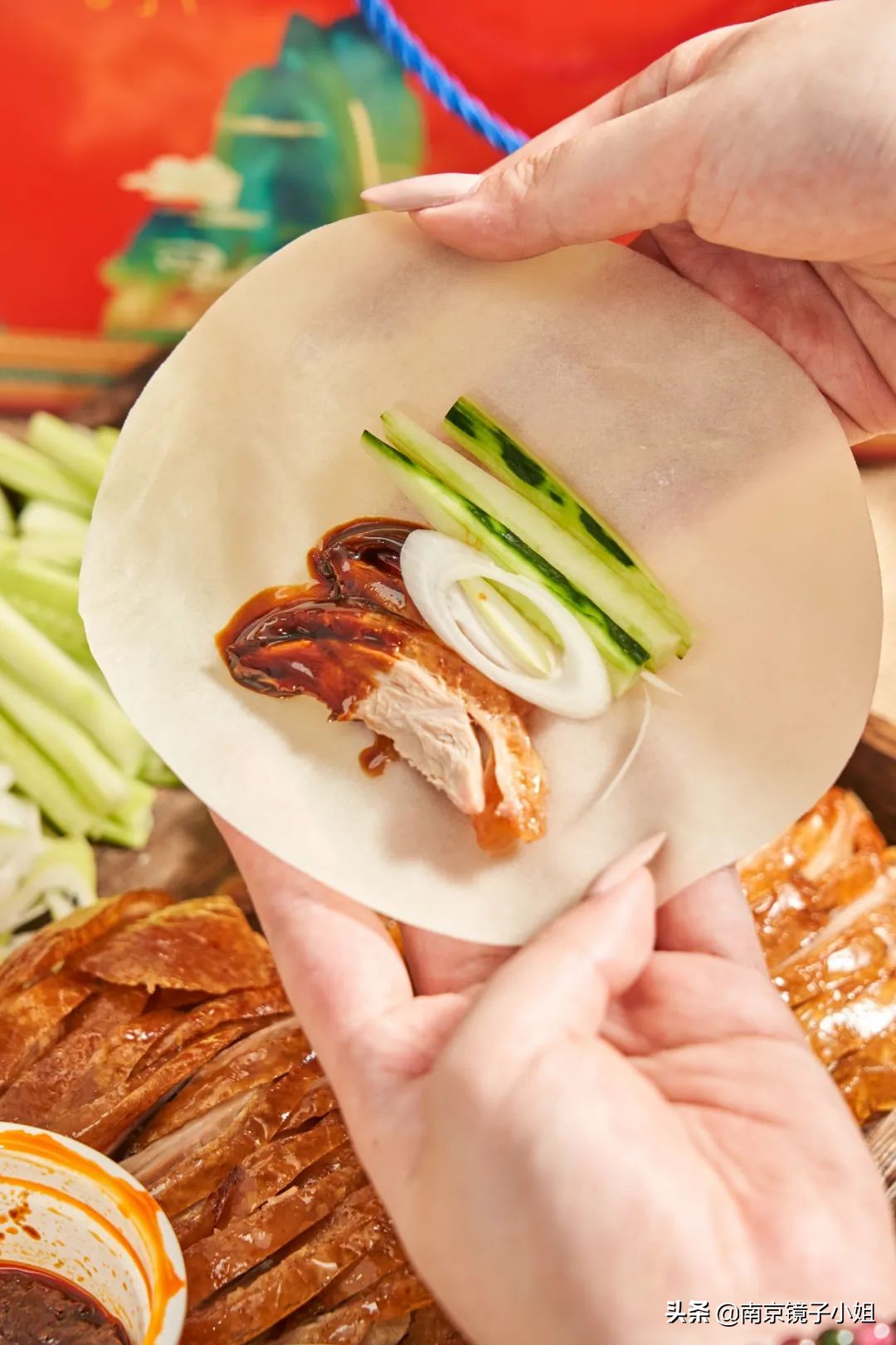 烤鸭最酥的一块鸭皮酥到了顶点,味道纯正的烤鸭肉质鲜嫩