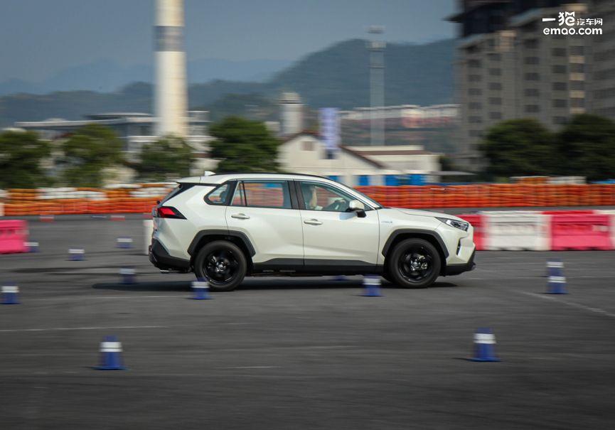 TNGA的革新有多强？试驾一汽丰田全新RAV4