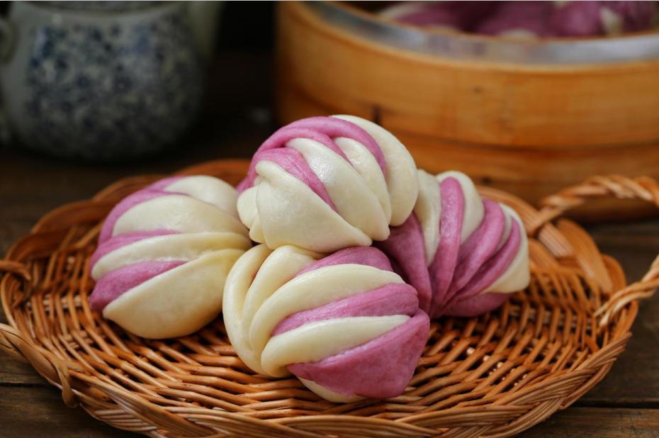 退休大妈卖馒头的利润,摆摊大妈零花钱2000