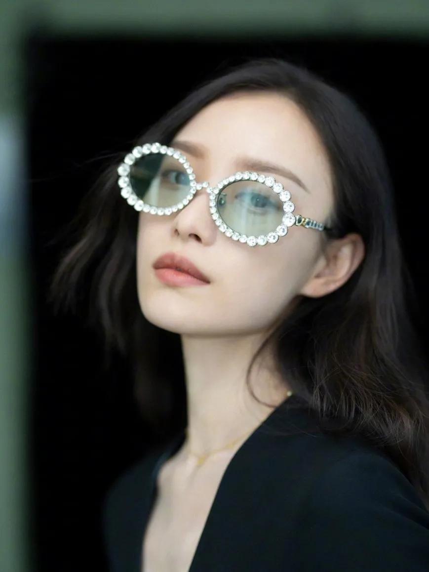 圆脸女生怎么选墨镜,圆脸女生如何选择大牌眼镜