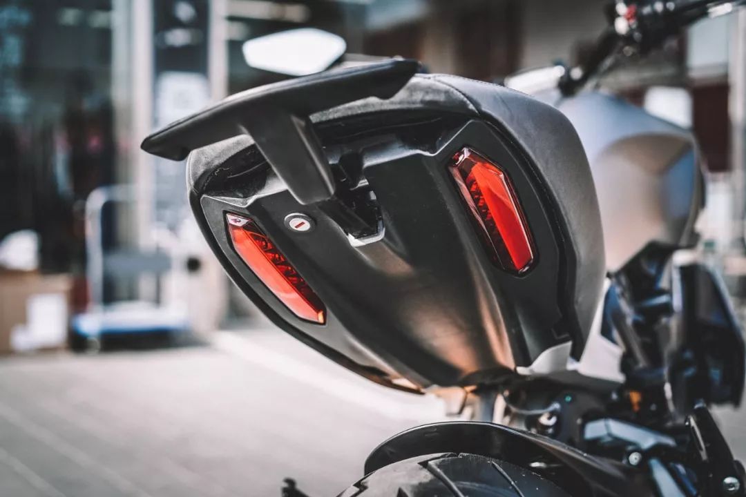 2022款杜卡迪1260s试驾,杜卡迪1260s是复古还是街车