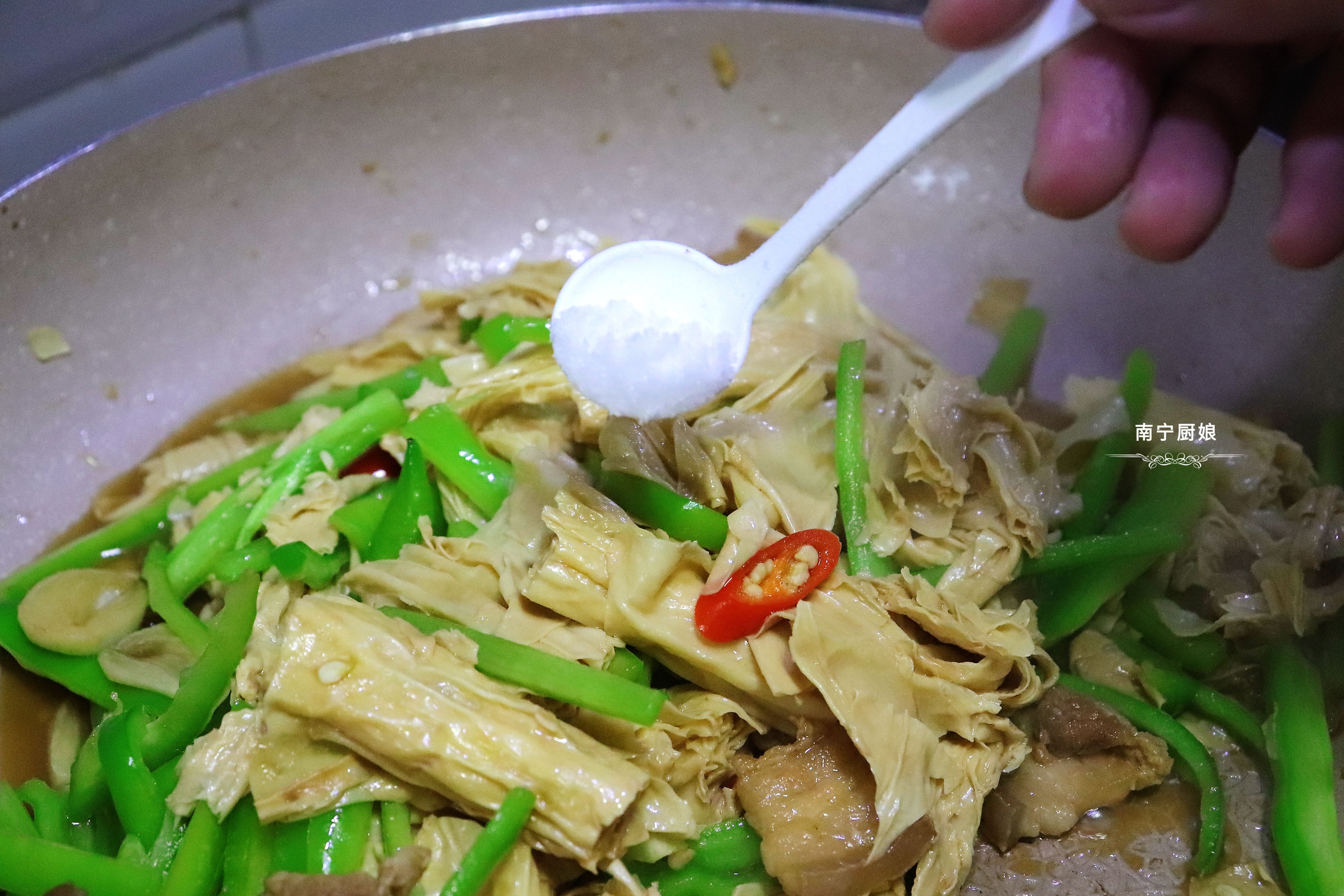 泡发好的腐竹凉拌要焯水吗,泡发腐竹有妙招