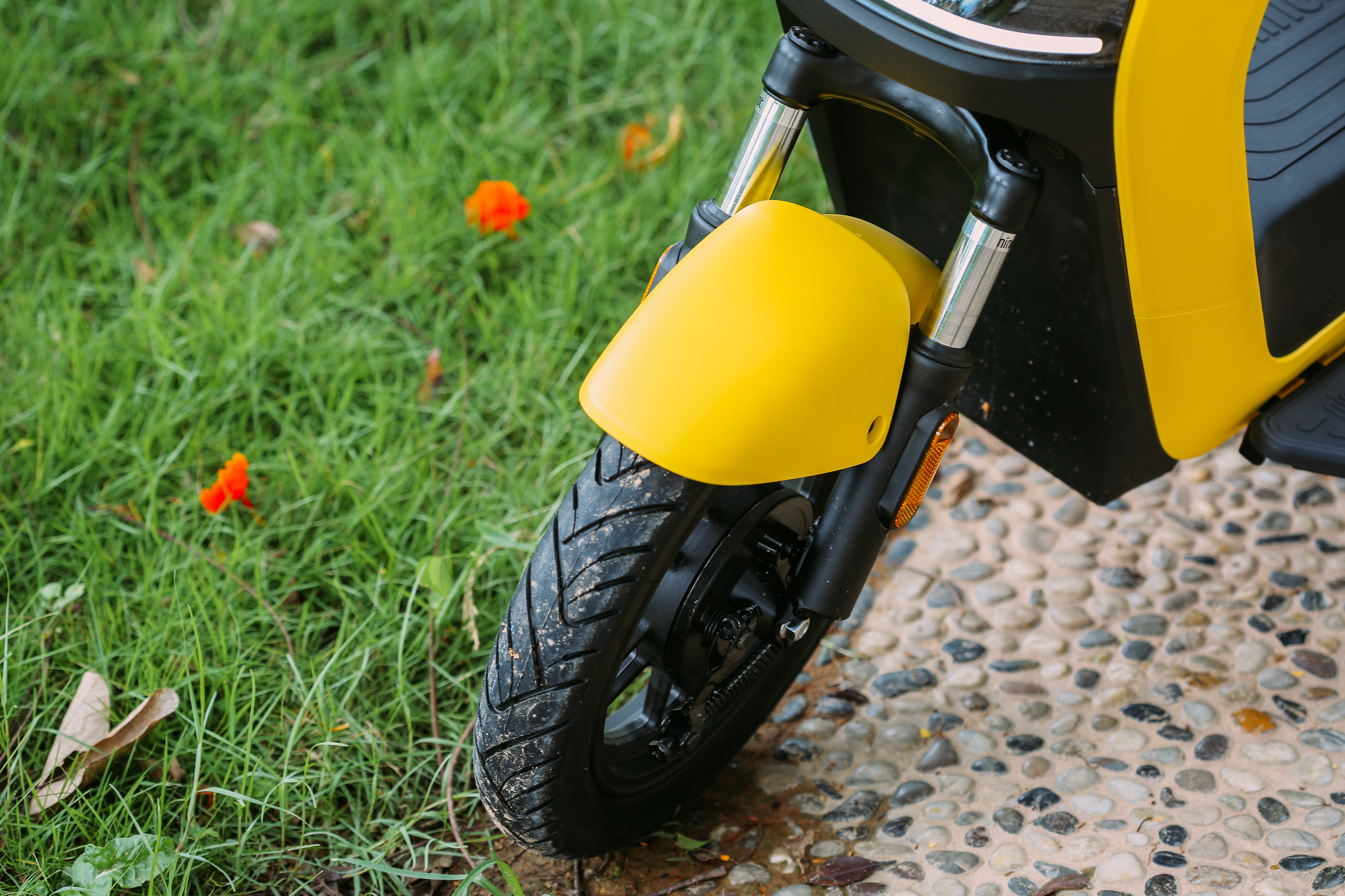 九号电动车新linefriends联名款,九号电动车a40缺点