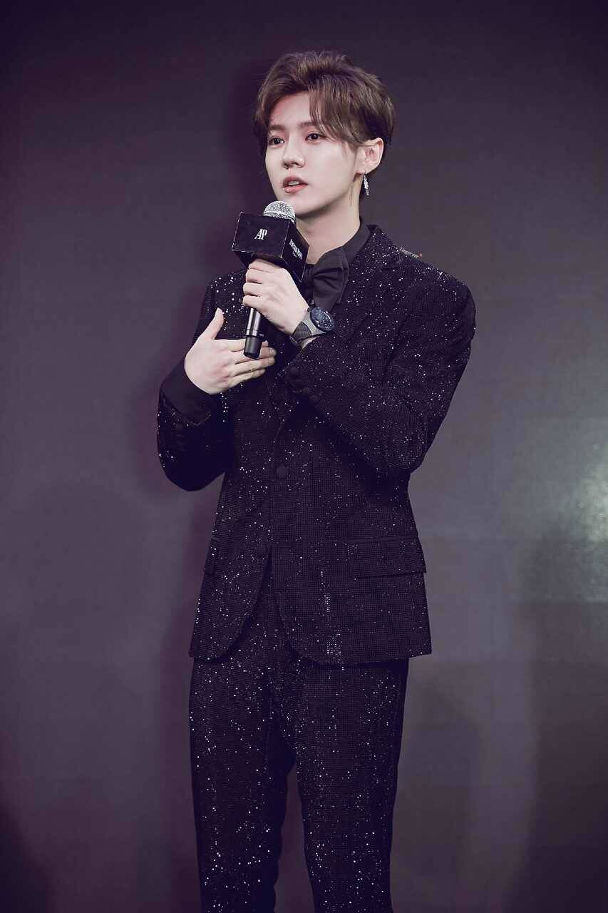 鹿晗4k超清壁纸全面屏,鹿晗手机壁纸超清无水印