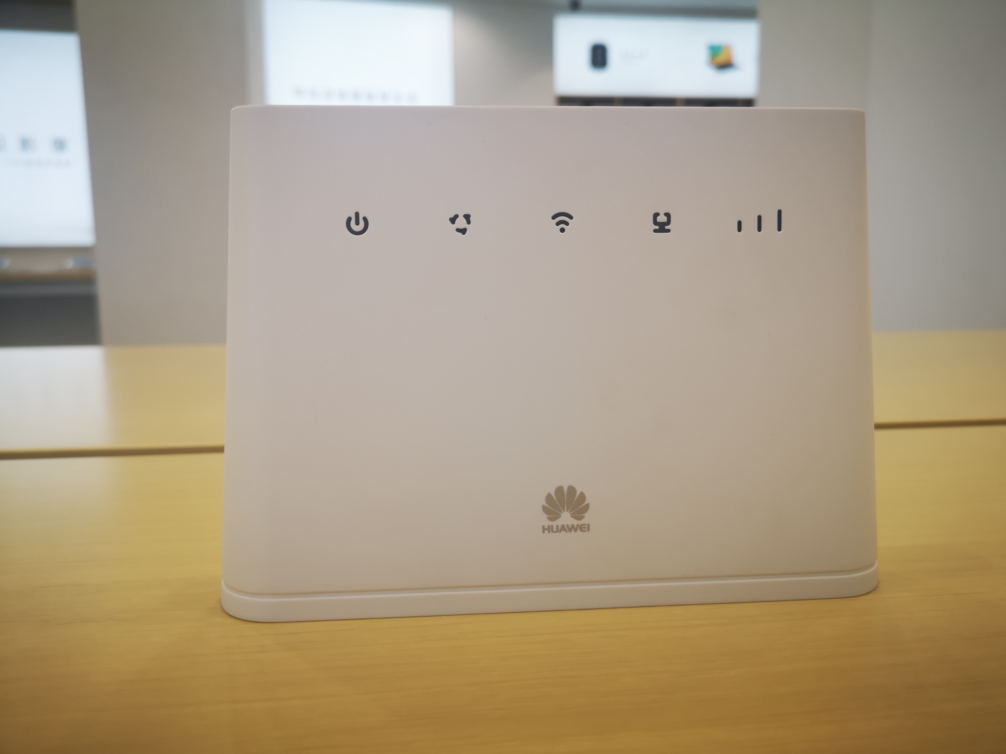 华为一碰就能上网的路由器怎么用,华为4g路由器能当普通路由器用吗