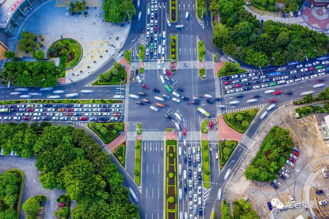 @龙岩人，让我们跟随无人机，一起飞跃闽西