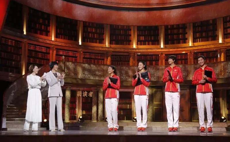 朗读者女排郎平视频,郎平最感动的一次视频