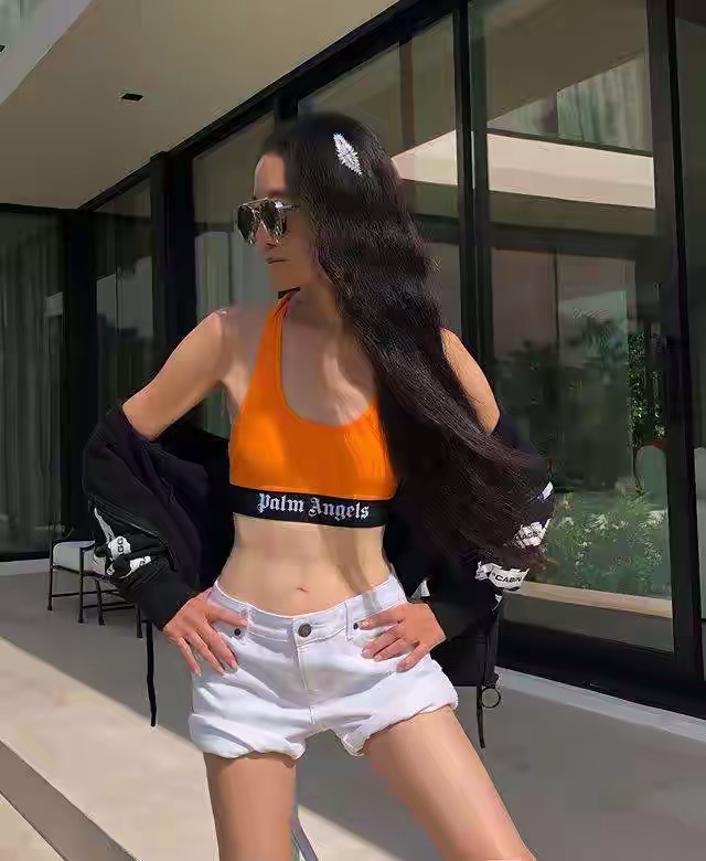 71岁“婚纱皇后”的身材宛如少女，这个世界正在奖励那些自律的人