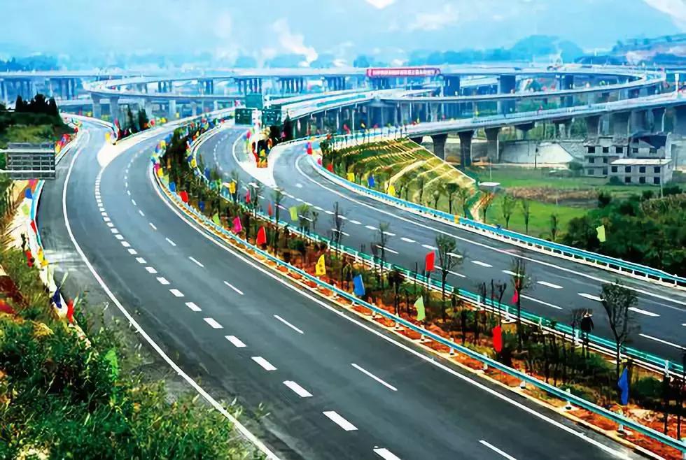 高速上的区间测速原理图解,高速路上是区间测速还是瞬间测速