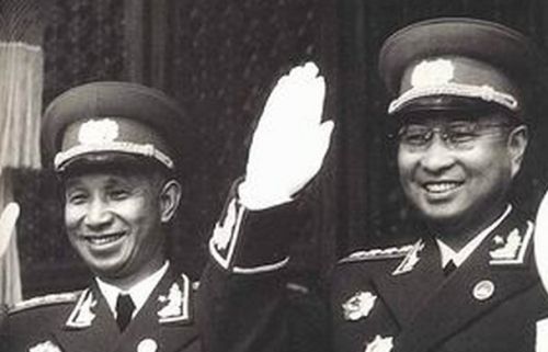 钱学森上课，下面坐着一排元帅和大将，聂帅：我们是来当学生的