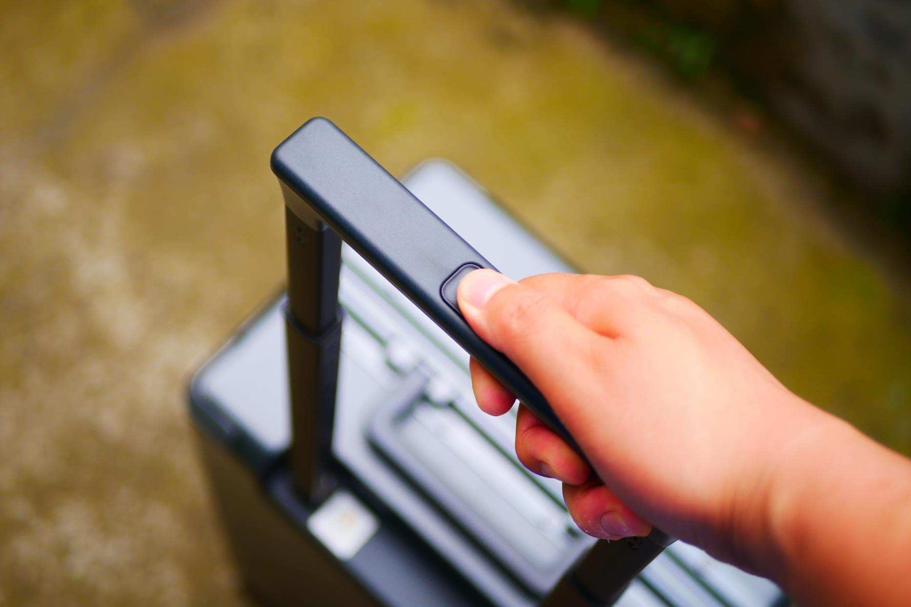 地平线8号20寸登机箱黑色,地平线8号经典系列行李箱测评