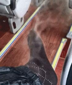 搞笑gif趣图姑娘有话好好说别动手,开心一刻gif搞笑动图