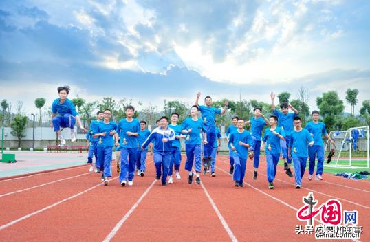 “百花齐放梅为首，千舟竞渡看头帆”四川蒲江教育写意