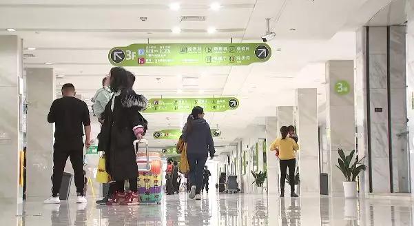 小女孩*体下**塞入异物流血不止！隔了几天走路都不对劲了