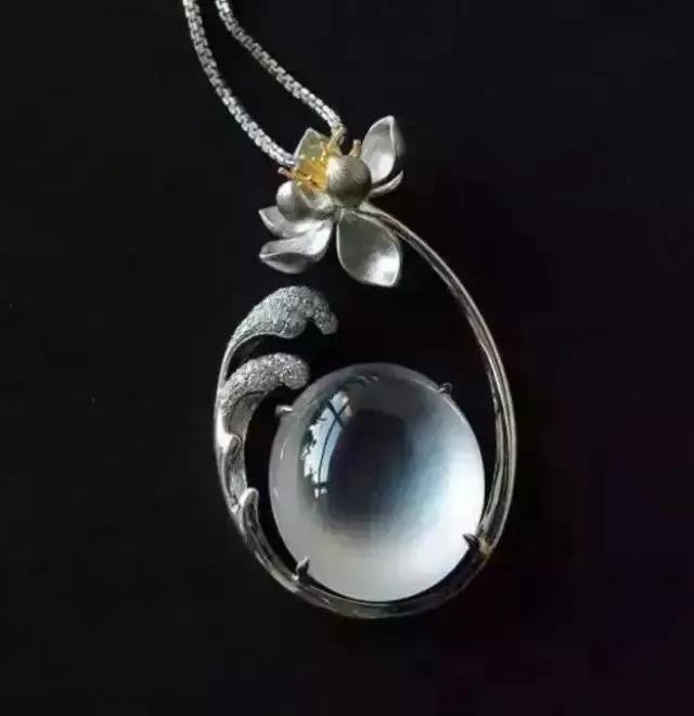 翡翠貔貅的寓意和佩戴技巧,翡翠貔貅戴什么链子