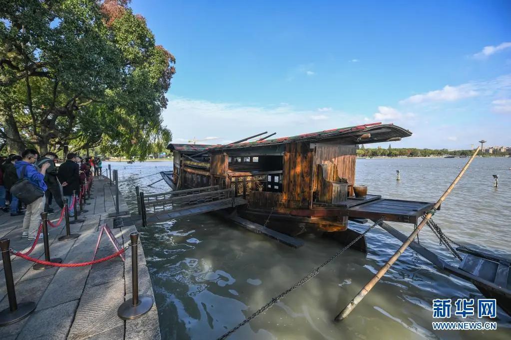 让历史照亮未来——跟着习*平近**总书记的足迹学习*党**史