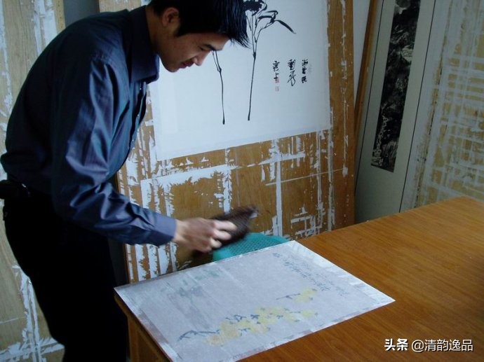 字画木框手工装裱全过程,字画装裱浆糊制作全过程视频