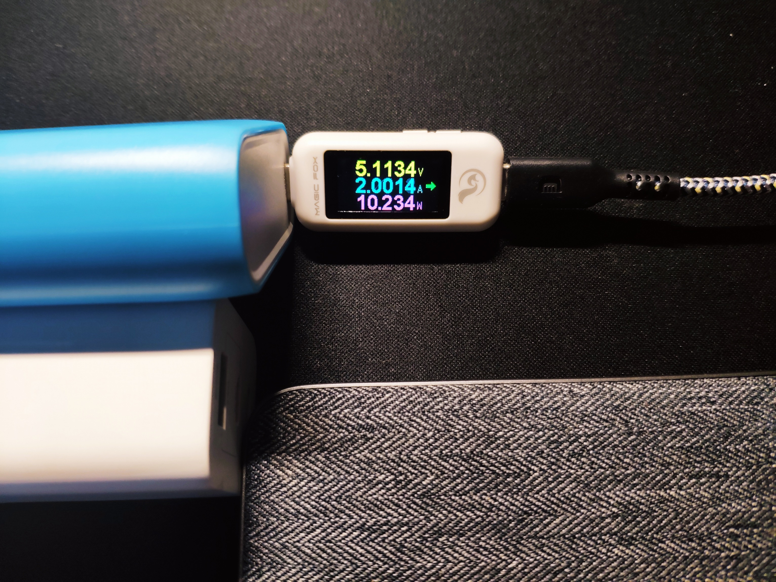 爱国者aigoyogom100静音版,aigo爱国者小巧10000移动电源