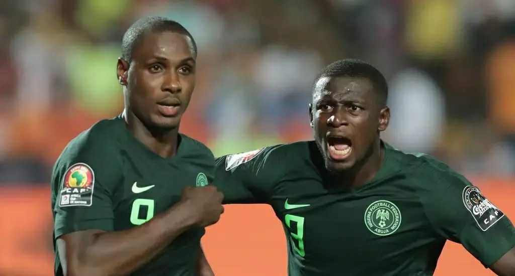 过分！这名黑人外援谎称重伤、却高调度假，申花进行处罚和批评