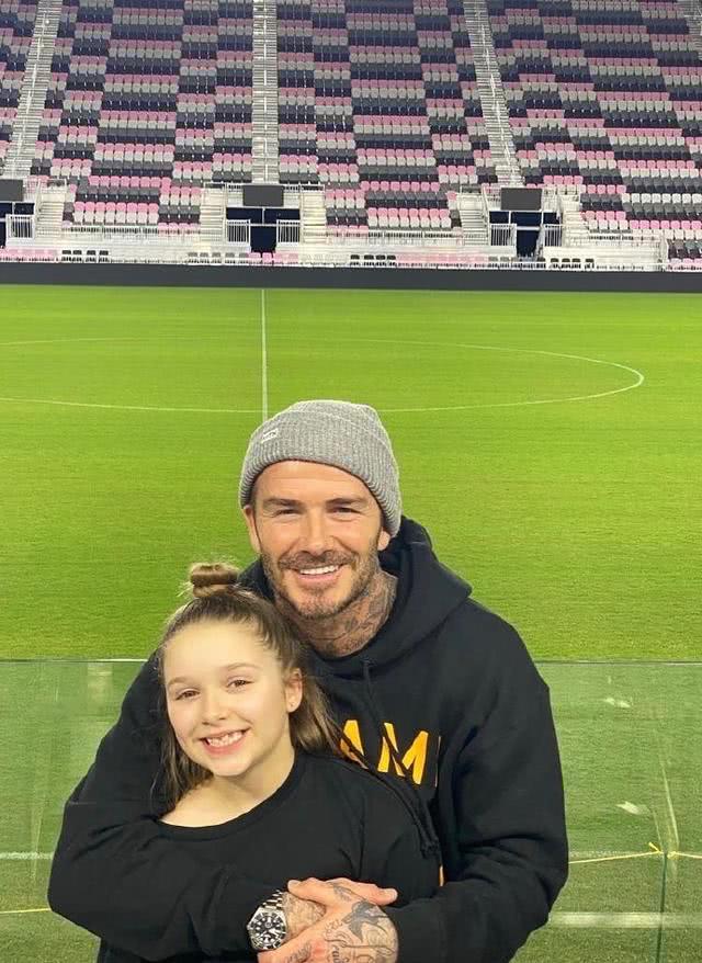 贝克汉姆全家齐出镜,贝克汉姆中文纹身是谁纹的