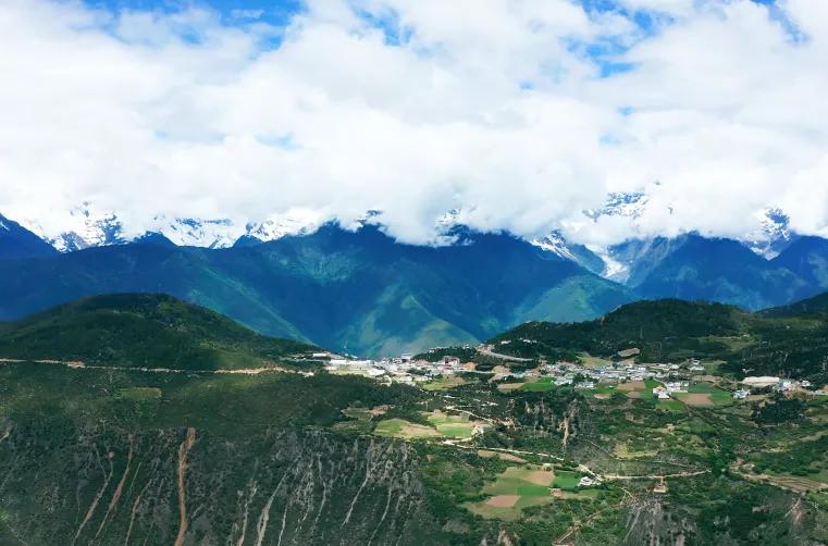 美丽云南（第二季）|香格里拉深处最耀眼的明珠——美名：迪庆·德钦县