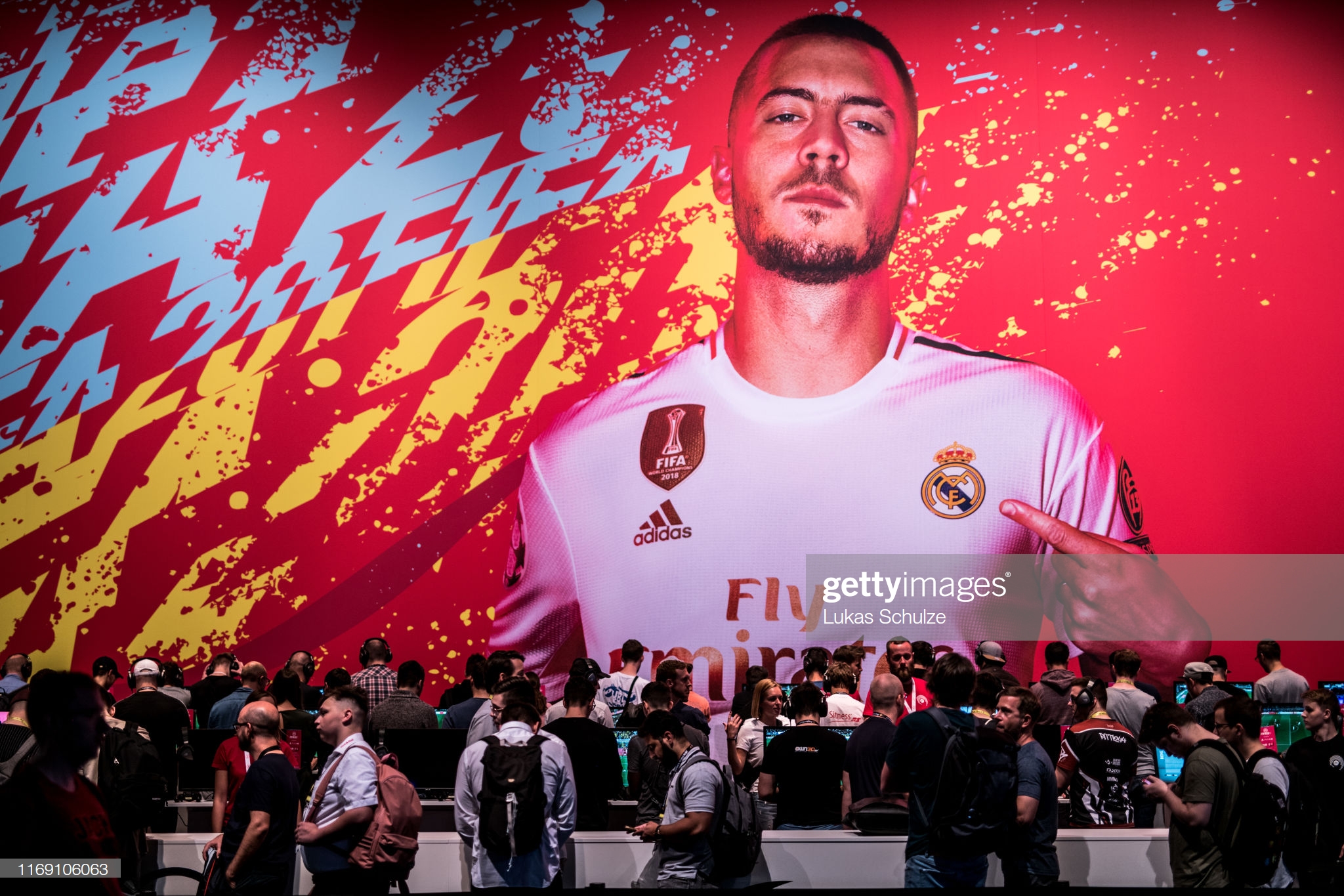 FIFA20姆巴佩一人撕毁巴萨后防线，这个进球你打几分？