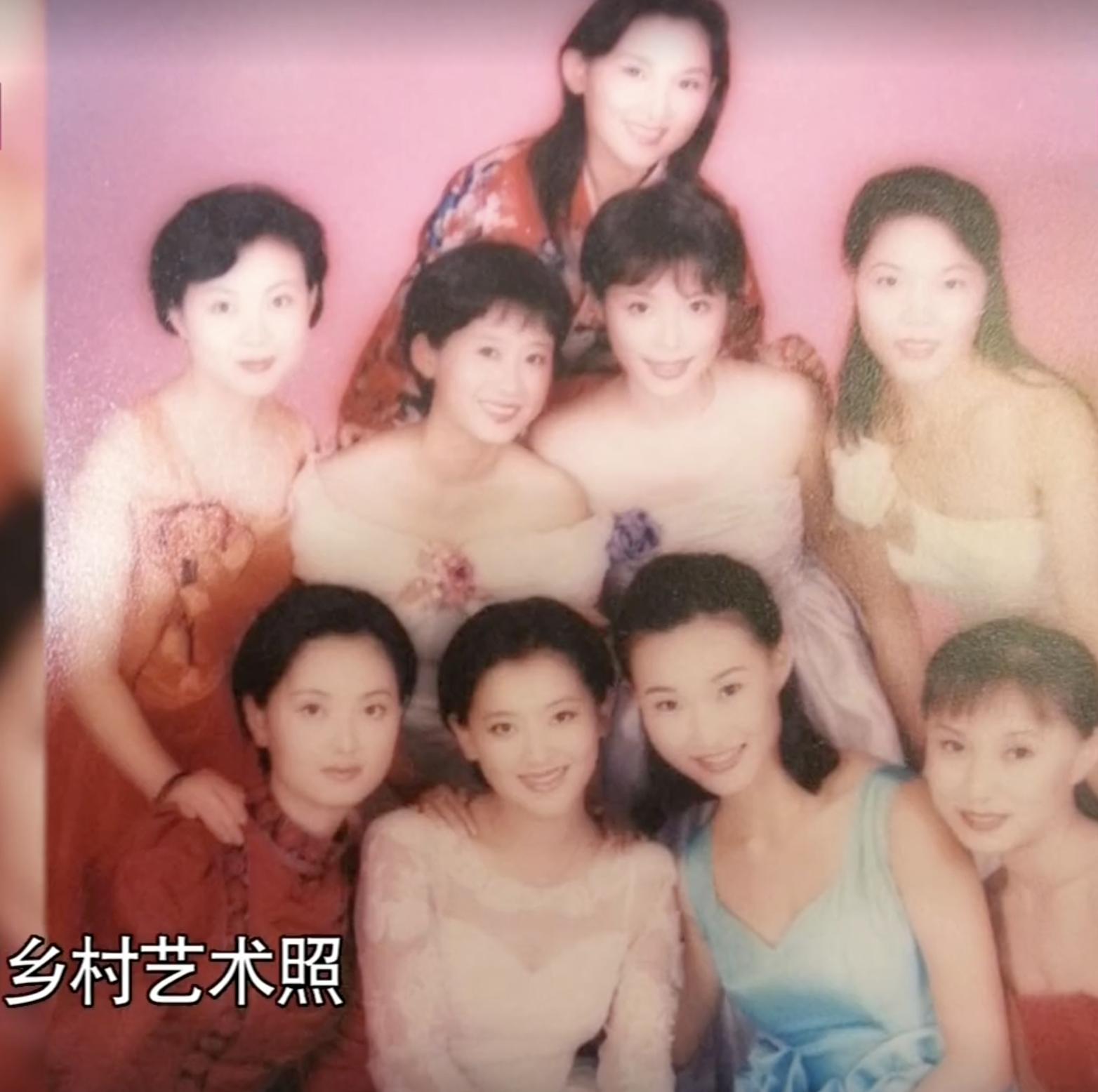 月亮姐姐李梓萌刚强春妮合照,春妮月亮姐姐李梓萌刚强同台