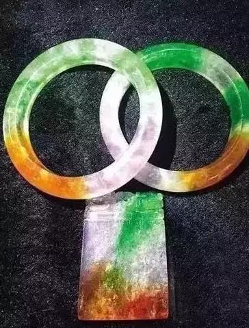 啤酒瓶冒充翡翠手镯全过程曝光,啤酒瓶制作冒充的翡翠手镯