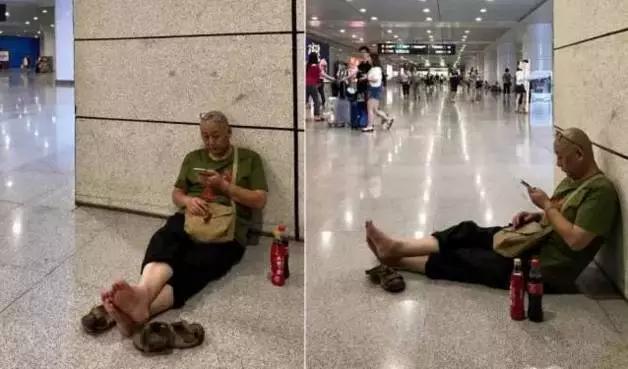 嫌工资低辞职光脚坐在火车站,成都市副市长辞职