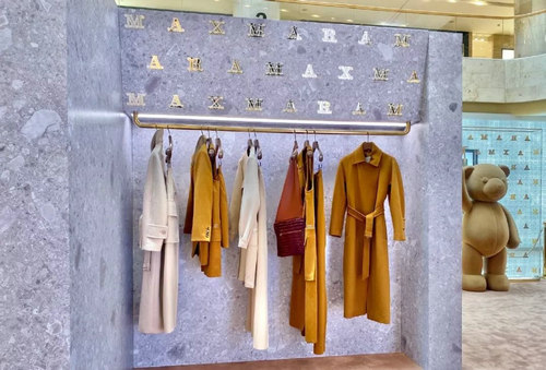 小服装店的陈列技巧图片欣赏,小服装店的陈列技巧图片欣赏大全