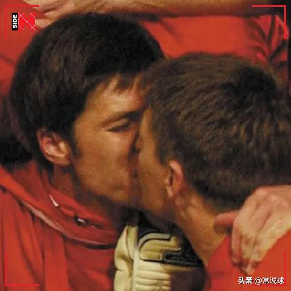 足球球员之间的吻,足球现场亲吻