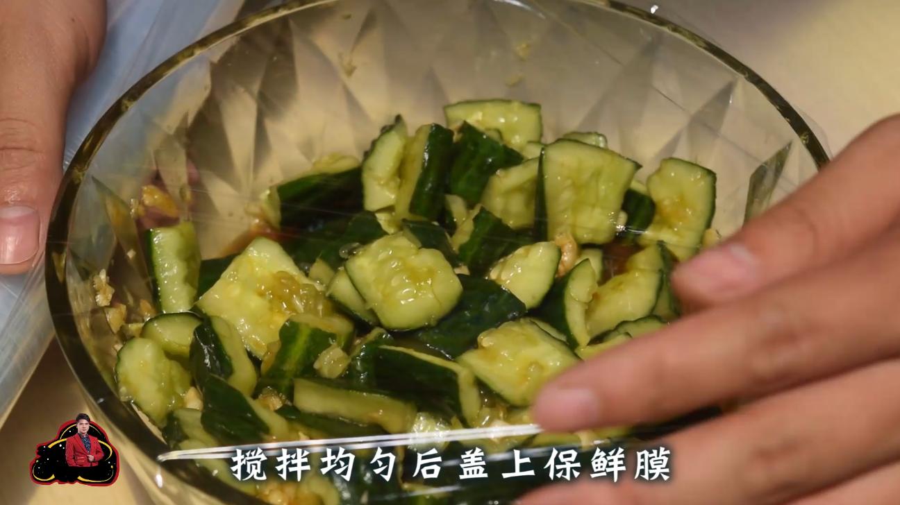 凉拌黄瓜家常做法简单又好吃,花生米凉拌黄瓜最好吃的做法