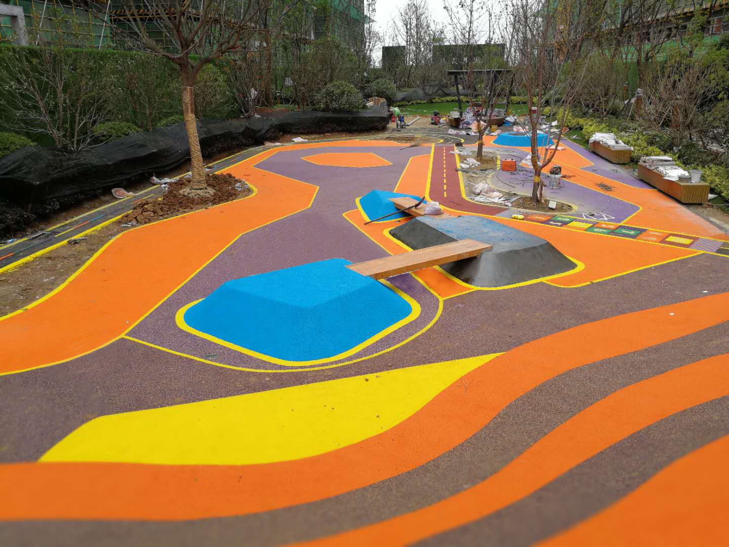 塑胶跑道硅pu球场造价,硅pu球场塑胶跑道品牌