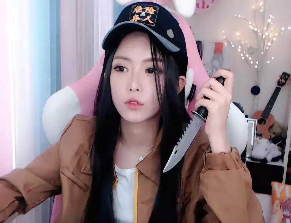 游戏主播周淑怡怎么了,周淑怡与其他主播打游戏