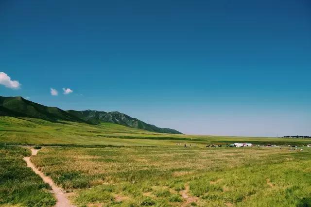 她的美是你无法企及的,她的美是不可方物的美