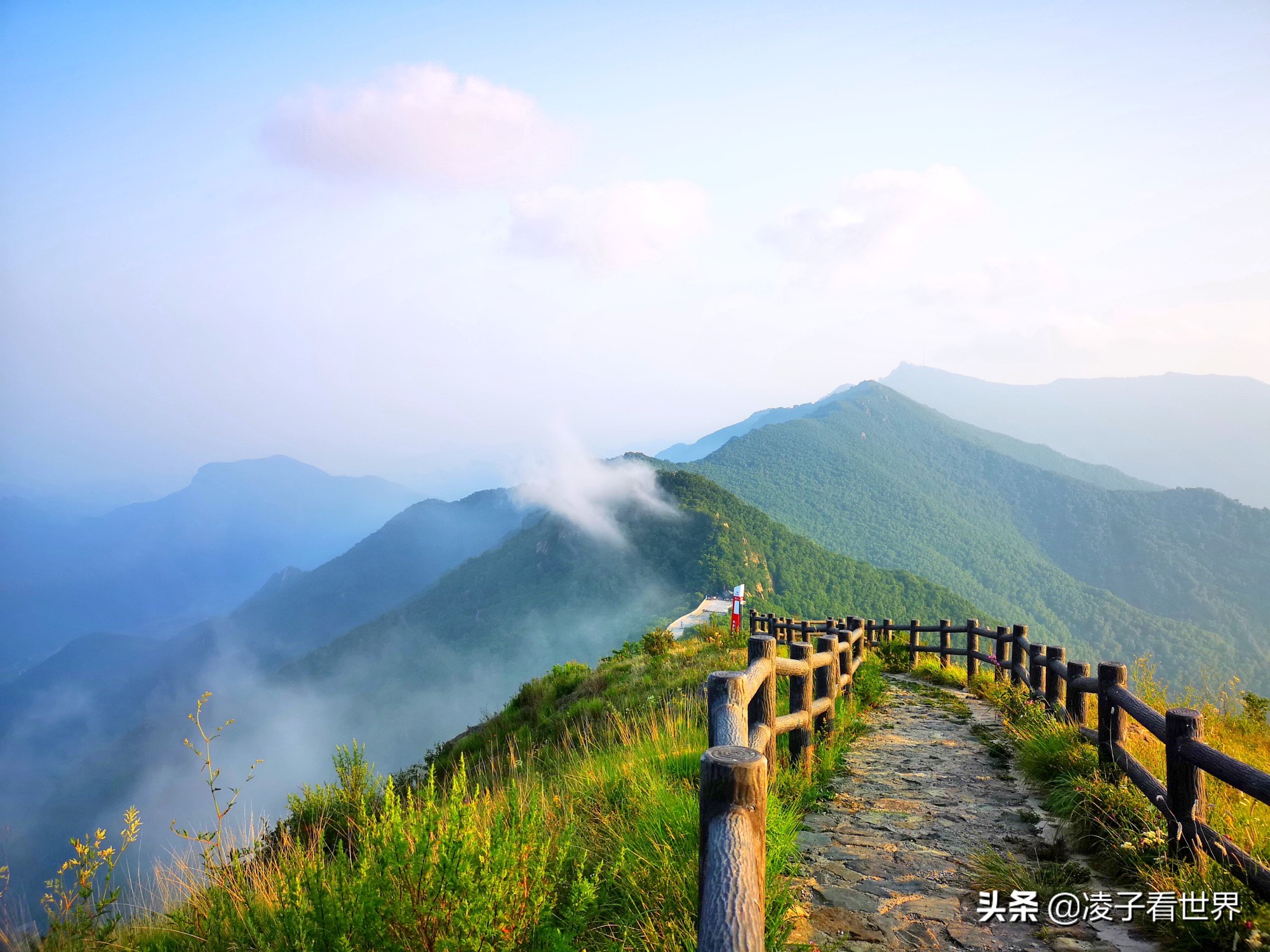 逃离北京40度高温，房山享用22度清凉，看银狐，逛古街吃铁锅炖