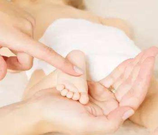 大人不要经常摸宝宝,怎么避免亲戚随意摸宝宝