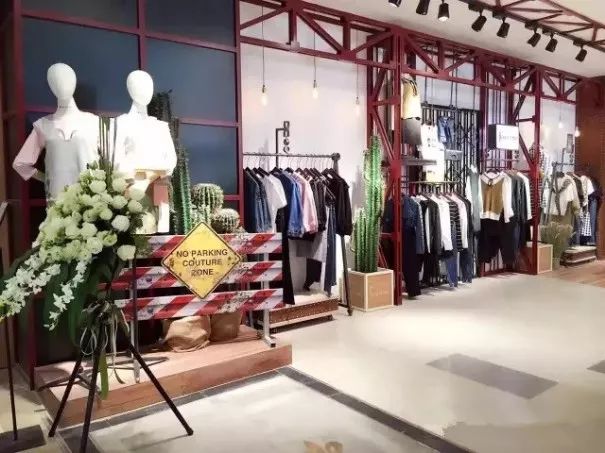 盘点阿依莲那些年夏季流行款式,阿依莲衣服测评