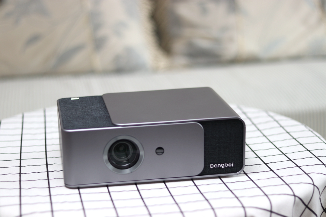 3GB+1400ANSI流明，强劲配置的当贝投影仪F1实测体验