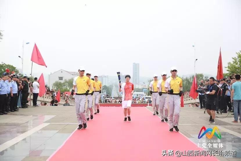 万人空巷见证圣火传递现场！青春的上*党**，豪情飞扬