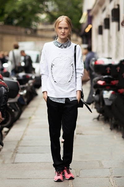 适合搭配牛仔裤的卫衣推荐,连帽卫衣搭配牛仔裤系列