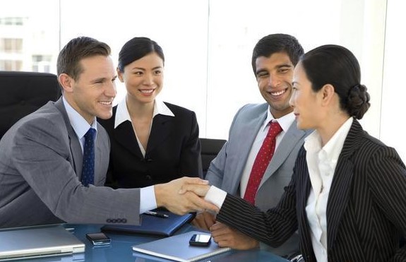 真的不用再学习外语了，同步同声“翻译”神器哪家强？