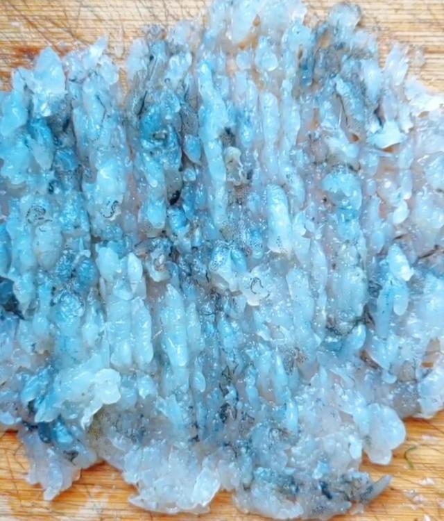 鲜虾冷冻保存时，直接放冰箱就废了！这样做，跟鲜的一样好吃