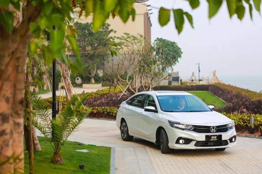 本田思域与福特福睿斯哪个好,福克斯和思域选择哪一款