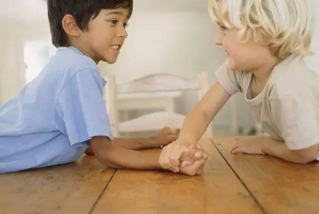 孩子输不起怎么正面管教,如何纠正孩子输不起视频