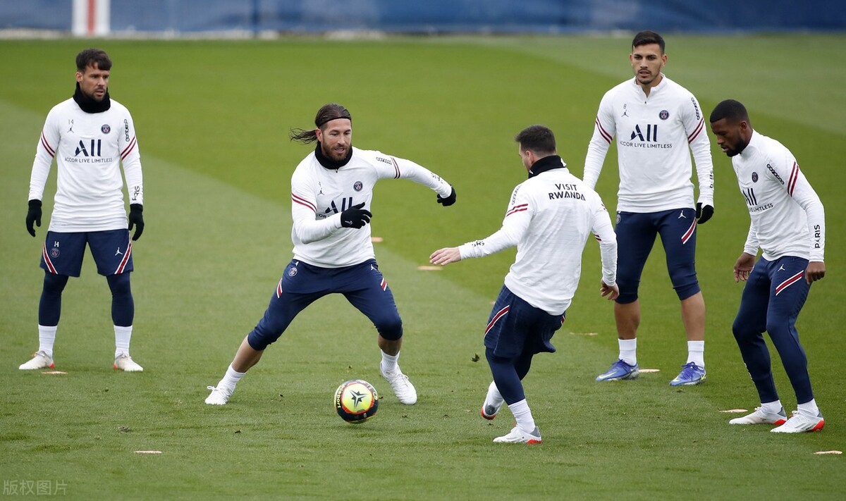 大巴黎1号门将之争！纳瓦斯把欧洲杯MVP挤为2号，并获梅西支持