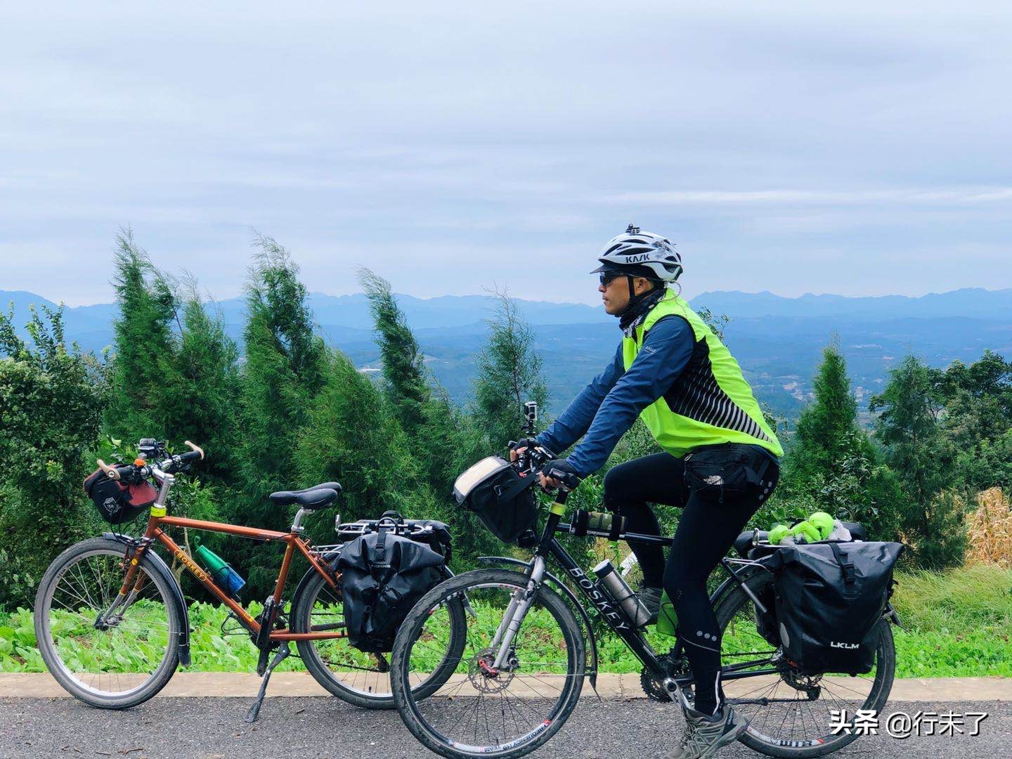 不负金秋香格里拉环线骑行视频,不负金秋千里骑行15天