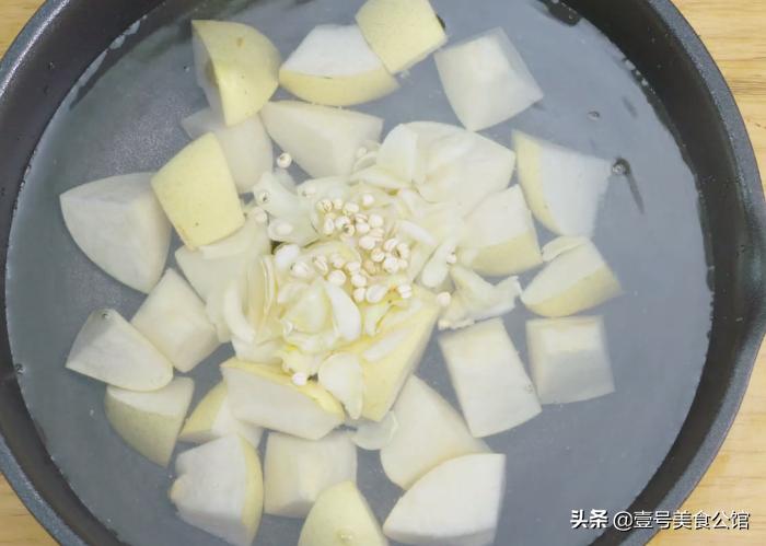 百合莲子川贝雪梨汤的功效与作用,百合川贝雪梨汤哪个时间喝最适合